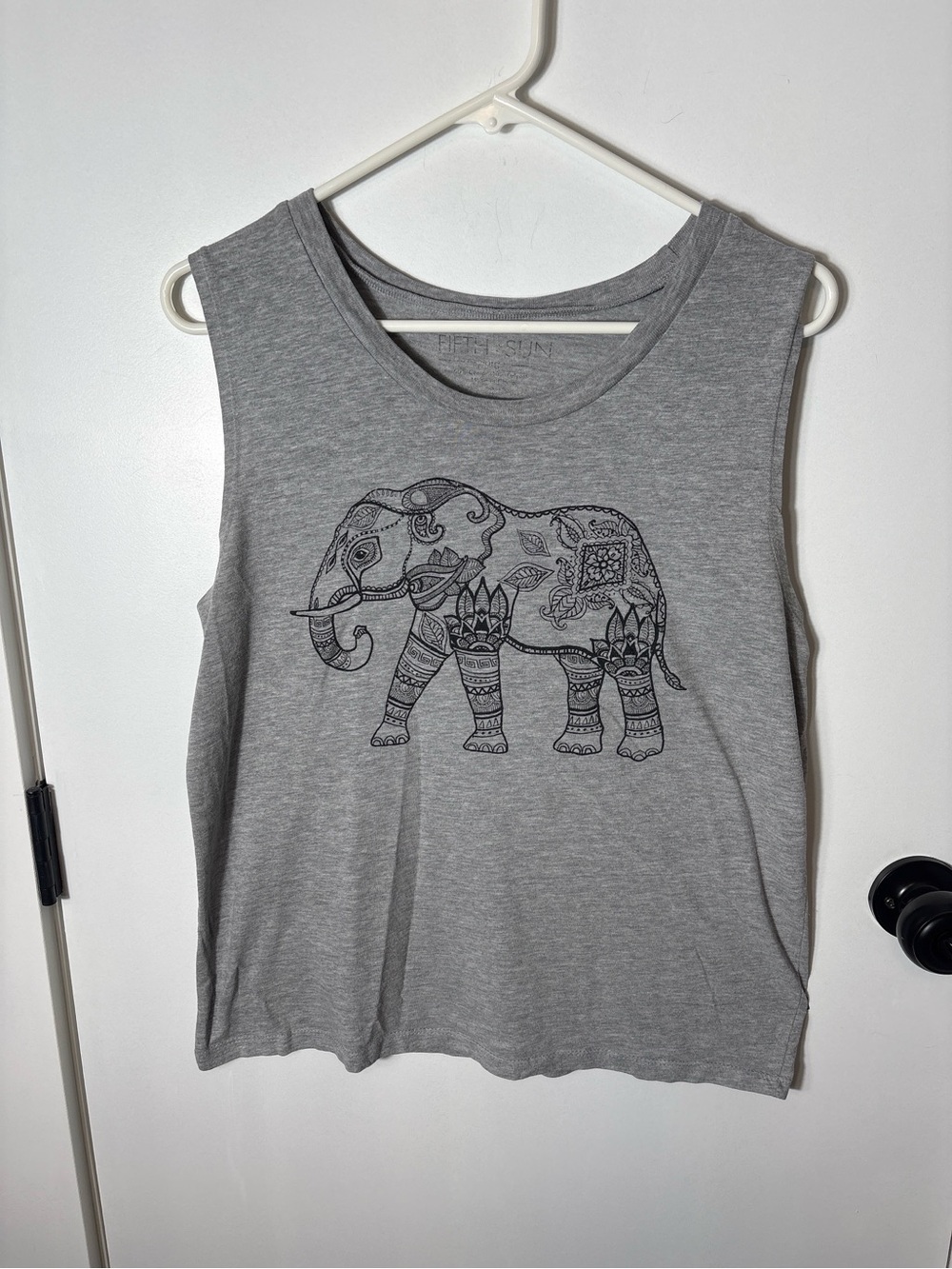 Hippie Indie Fifth Sun Gray Elephant Graphic Tank Top Size Large Boho Festival